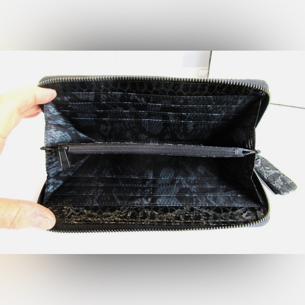 Kenneth Cole Black Large Leather Zip Around Wallet snakeskin Style - Picture 3 of 5